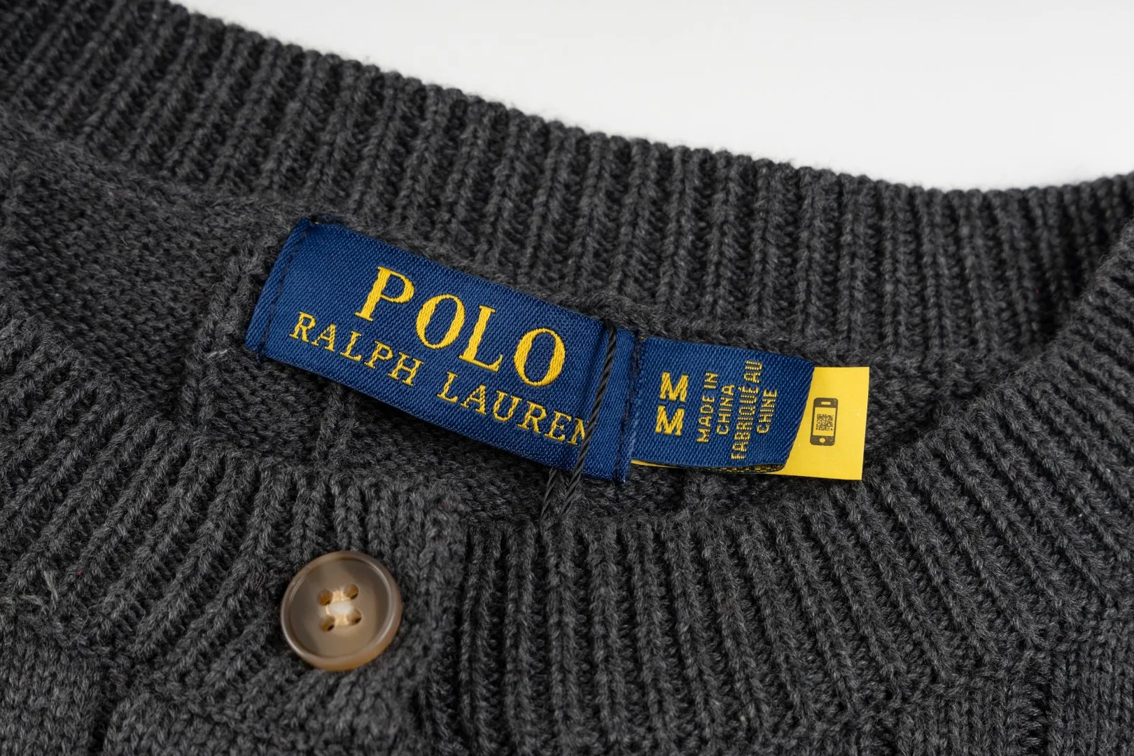 P230 #R93 RALPH LAUREN Ralph Lauren twelve colors classic small label embroidery logo seven-button knitted cable cardigan sweater women's top, high-density LOGO embroidery on the chest, original customization of tag accessories. Made of pure cotton yarn, pure cotton is skin-friendly and comfortable, small label war horse embroidered twist button cardigan sweater 🐎 high quality, follow the blogger to learn how to wear it! Let’s buy a Ralph Lauren cable sweater. It’s a super hard-to-find series after it became popular. It’s hard to find one on the official website. It’s simple and practical to wear, with a lazy and loose feel. The thickened fabric has more texture, feels soft and delicate, and has a loose fit. Whether worn alone or layered, you can wear different styles of fashion with just one piece!   Size: